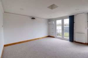 Lounge/Diner- click for photo gallery